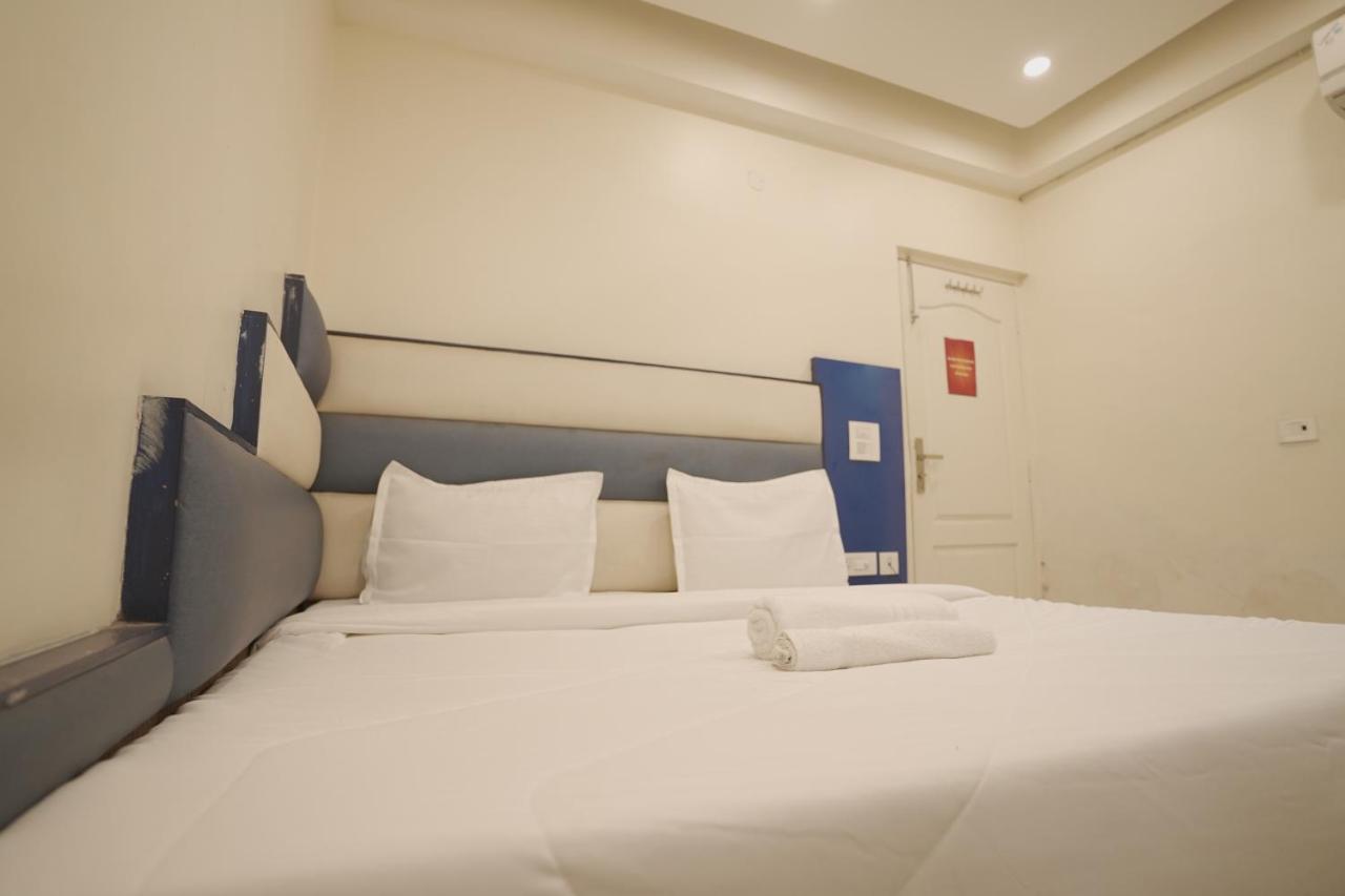 Hotel Leo Continental Új-Delhi Kültér fotó