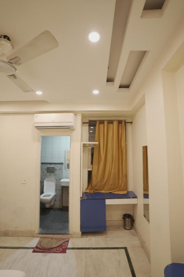 Hotel Leo Continental Új-Delhi Kültér fotó