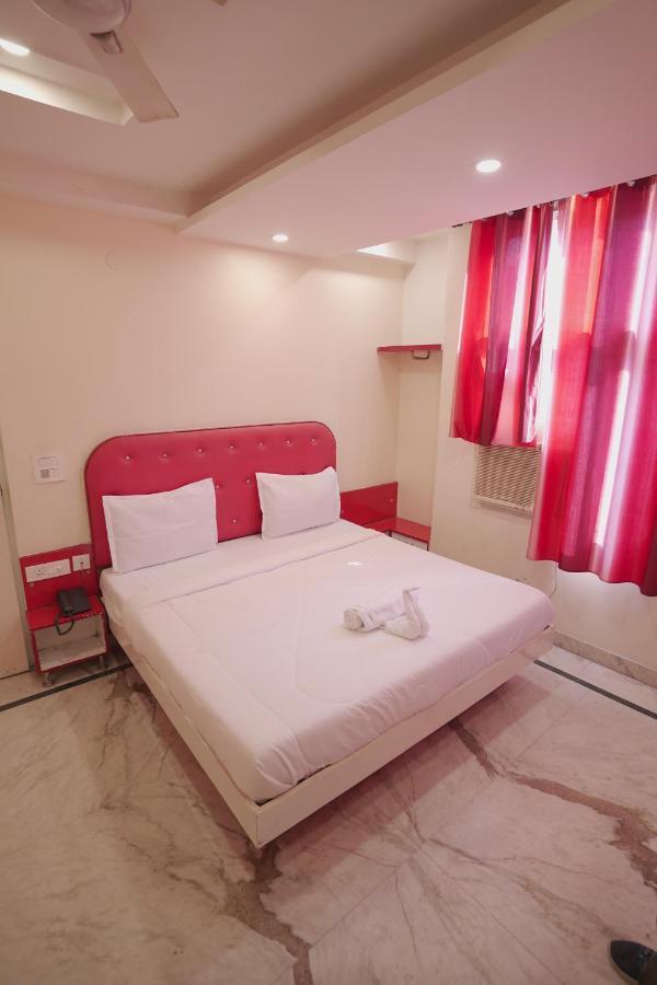 Hotel Leo Continental Új-Delhi Kültér fotó
