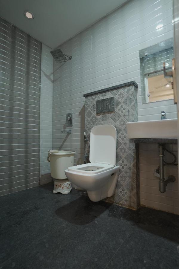 Hotel Leo Continental Új-Delhi Kültér fotó