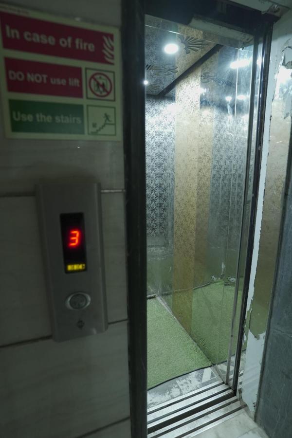Hotel Leo Continental Új-Delhi Kültér fotó