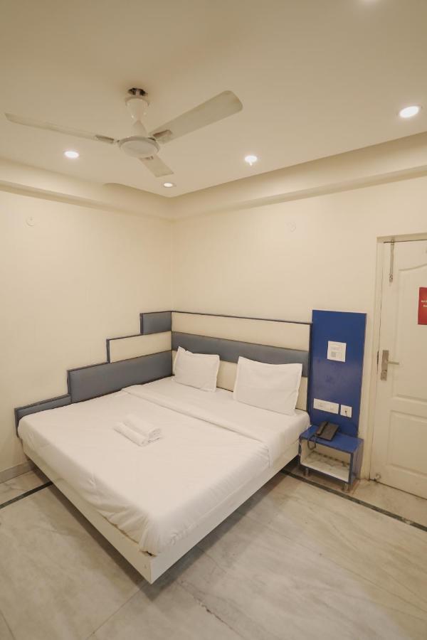 Hotel Leo Continental Új-Delhi Kültér fotó