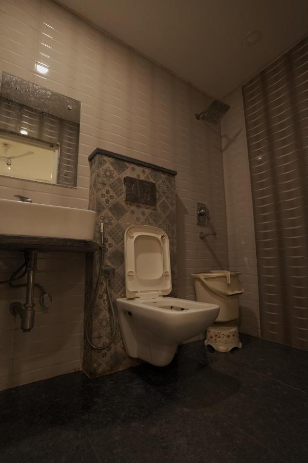 Hotel Leo Continental Új-Delhi Kültér fotó