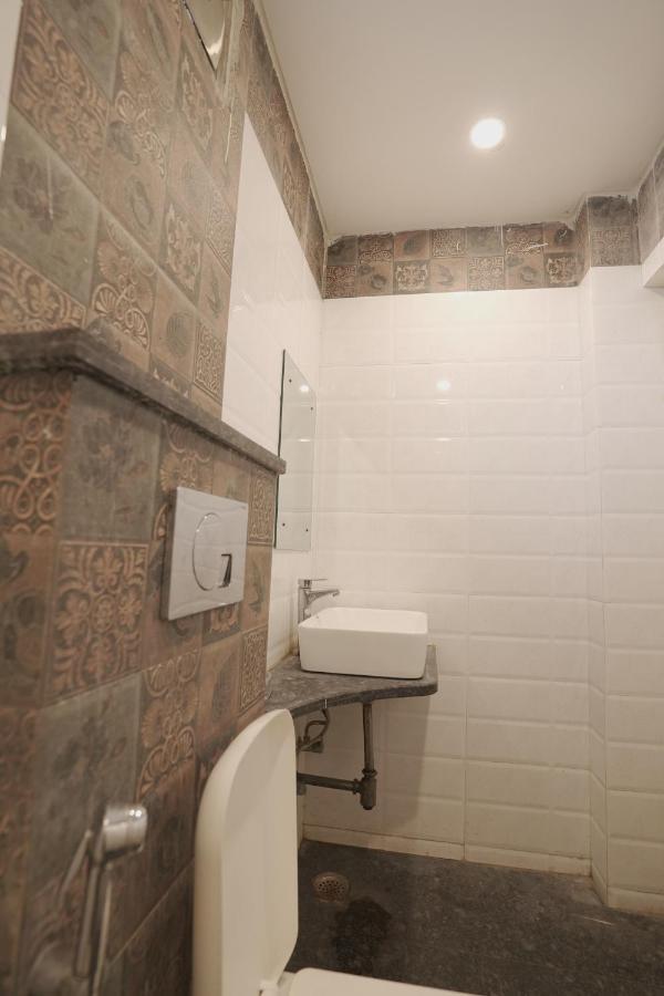Hotel Leo Continental Új-Delhi Kültér fotó