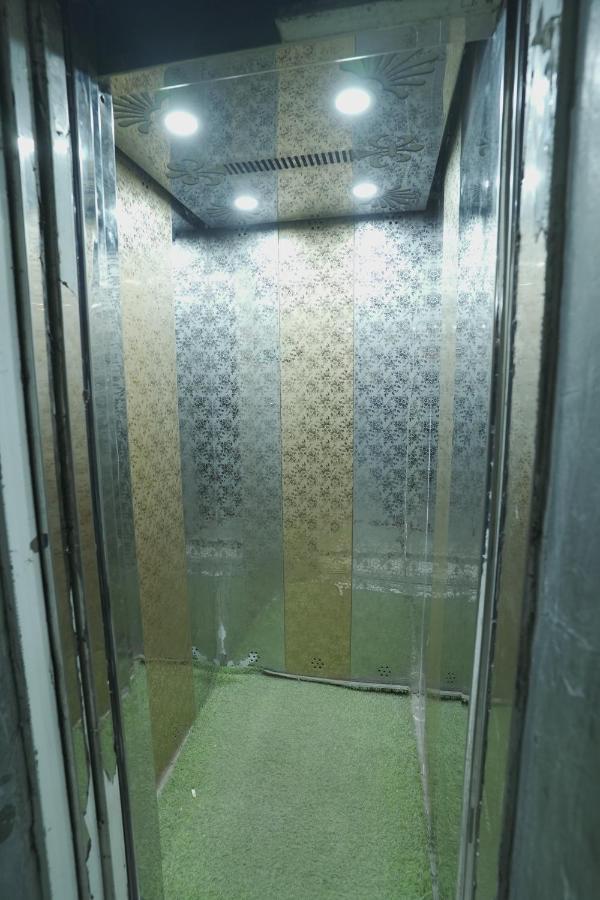 Hotel Leo Continental Új-Delhi Kültér fotó