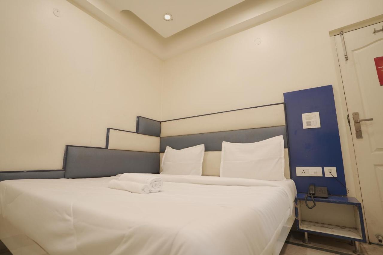 Hotel Leo Continental Új-Delhi Kültér fotó