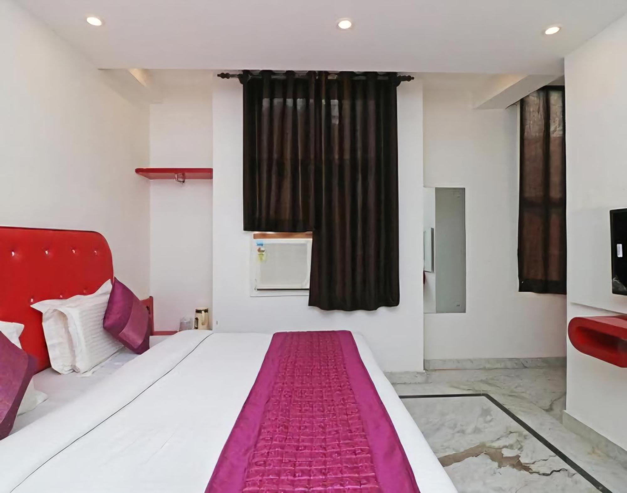 Hotel Leo Continental Új-Delhi Kültér fotó