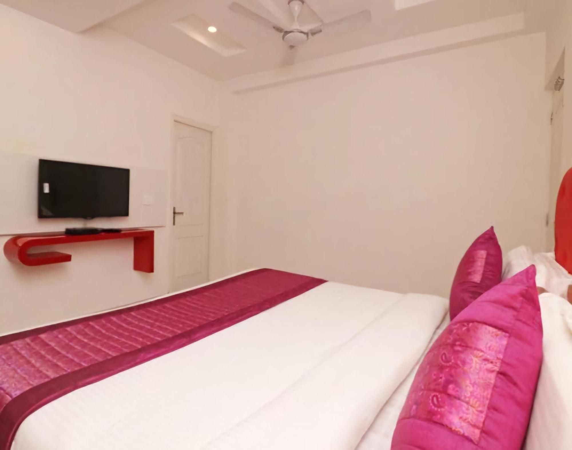 Hotel Leo Continental Új-Delhi Kültér fotó