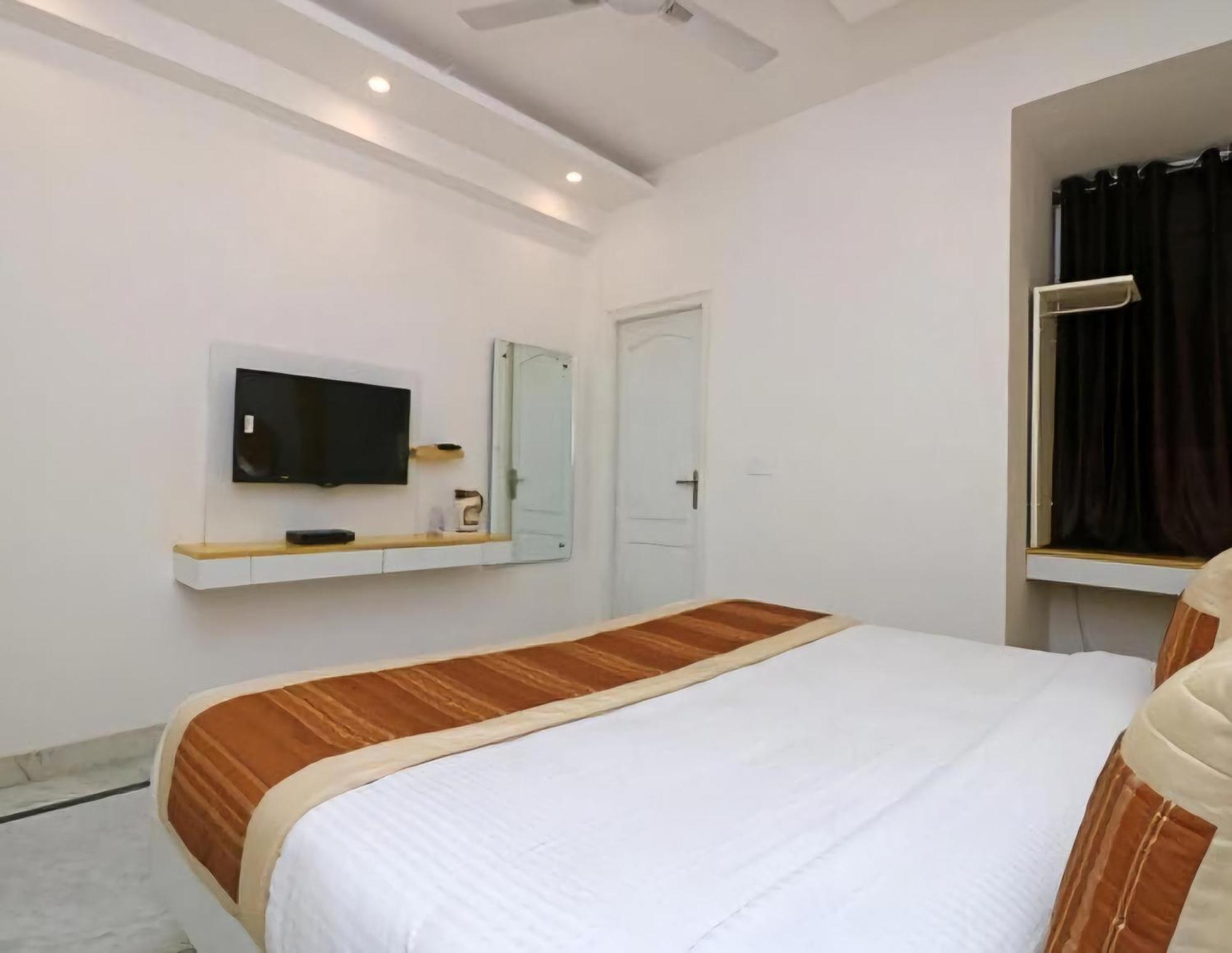 Hotel Leo Continental Új-Delhi Kültér fotó